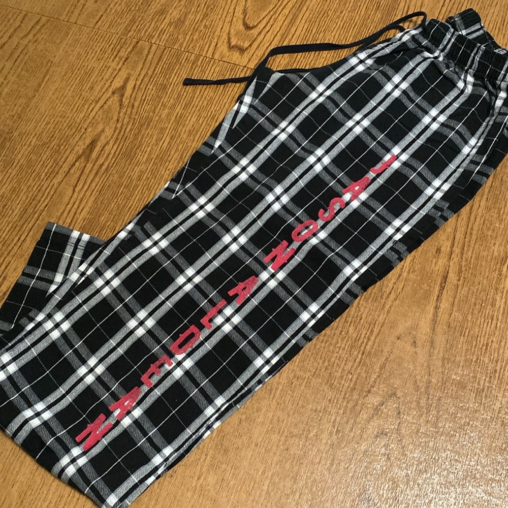 Jason Aldean plaid pajama bottoms